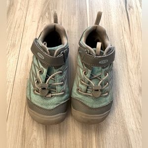 KEEN Chandler Girls Running Shoe - Size 11